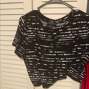 Forever 21 Black and White Boxy T-Shirt with Peter Pan Collar